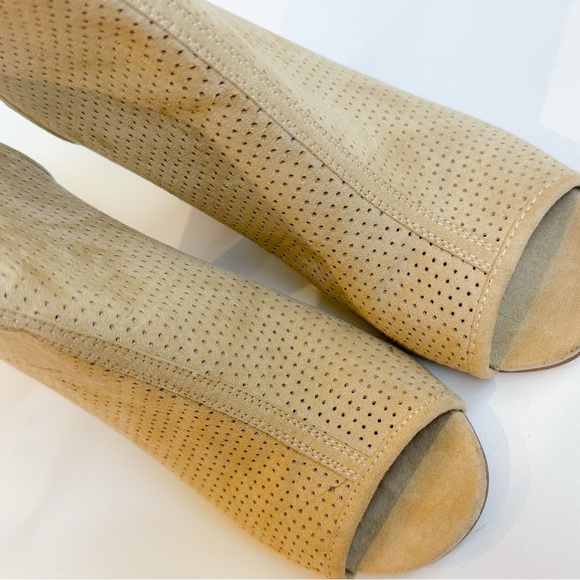 Shoe Dazzle tan peep toe “Jayla” boot ❤️ - Picture 3 of 8